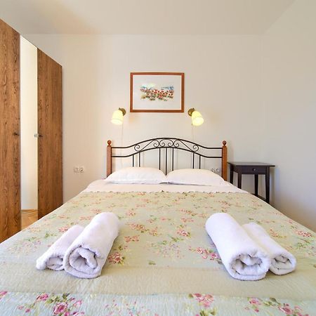 Apartments Rose クルク エクステリア 写真